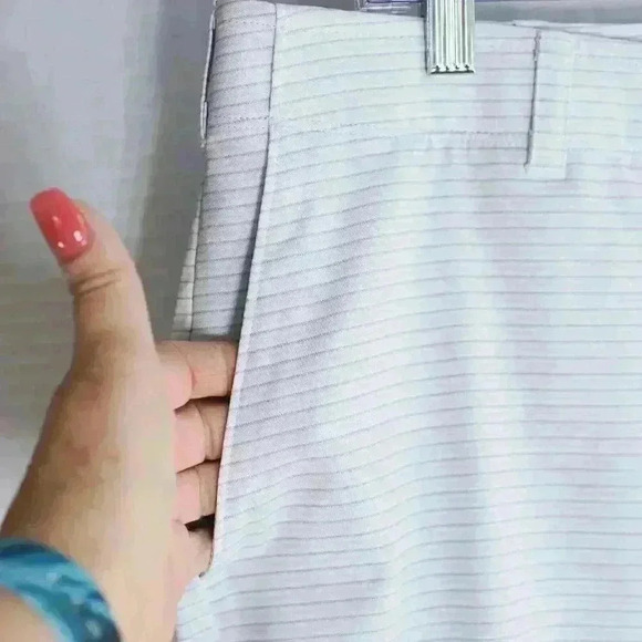 NWT Ben Hogan Perf. UPF 50 Sun Protect Size 36 white/grey stripe golf shorts - Picture 8 of 14